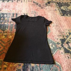 Black lululemon tee